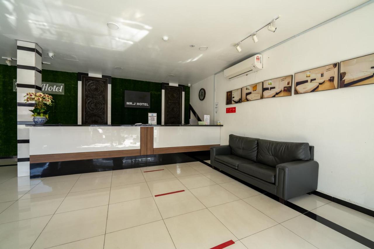 Mary J Hotel Family 10 Pax Room Kota Bharu Exterior photo