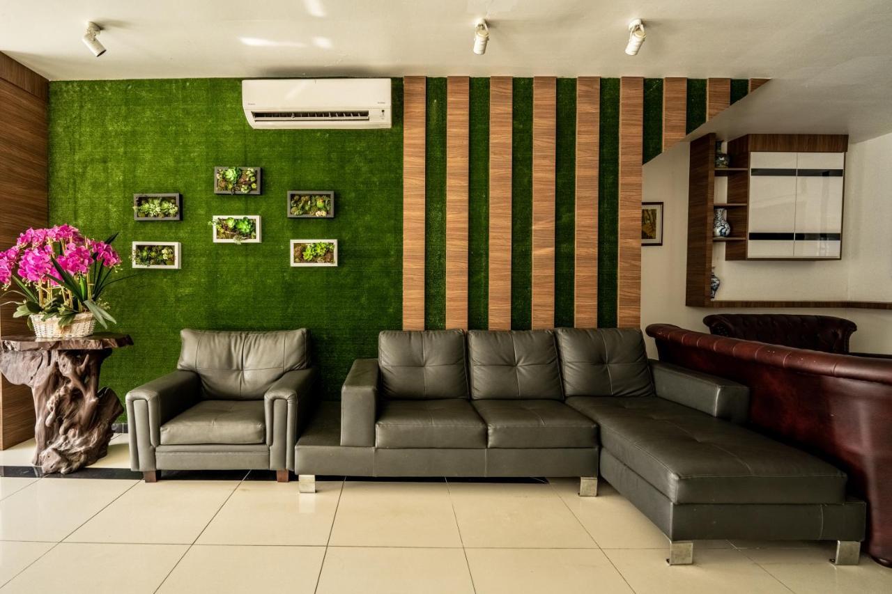 Mary J Hotel Family 10 Pax Room Kota Bharu Exterior photo