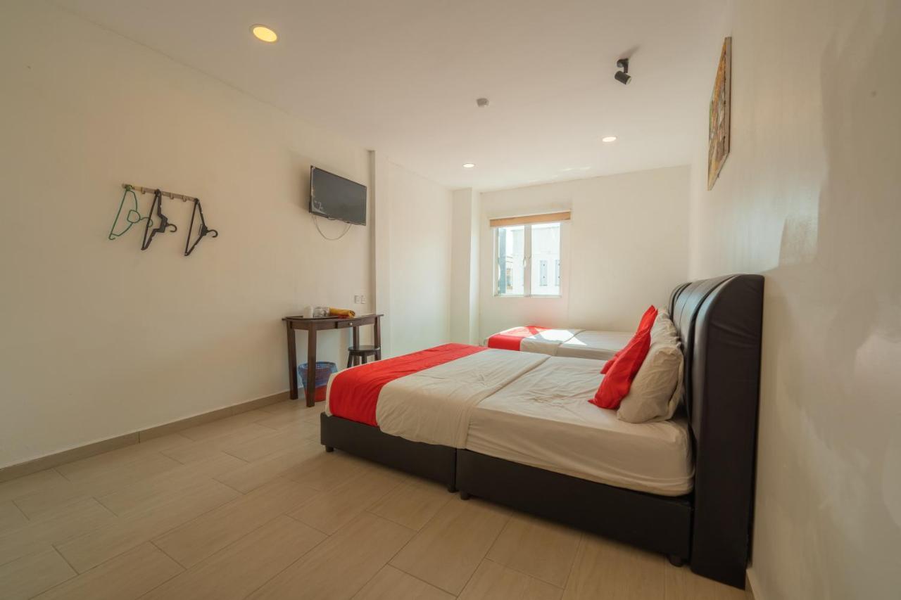 Mary J Hotel Family 10 Pax Room Kota Bharu Exterior photo