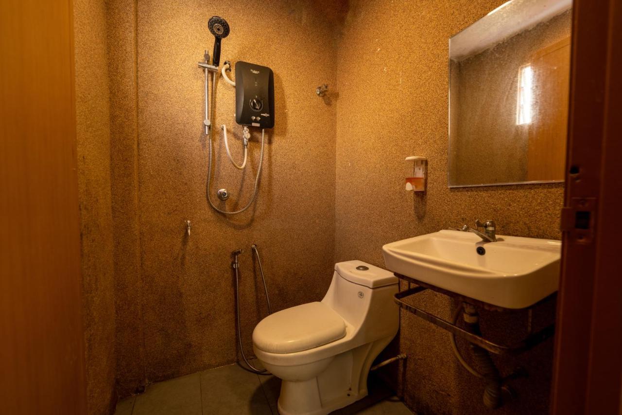 Mary J Hotel Family 10 Pax Room Kota Bharu Exterior photo
